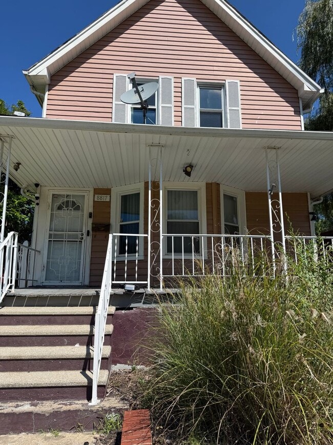 Building Photo - 8817 Blaine Ave