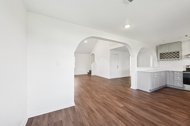 Building Photo - 6935 W Holiday St