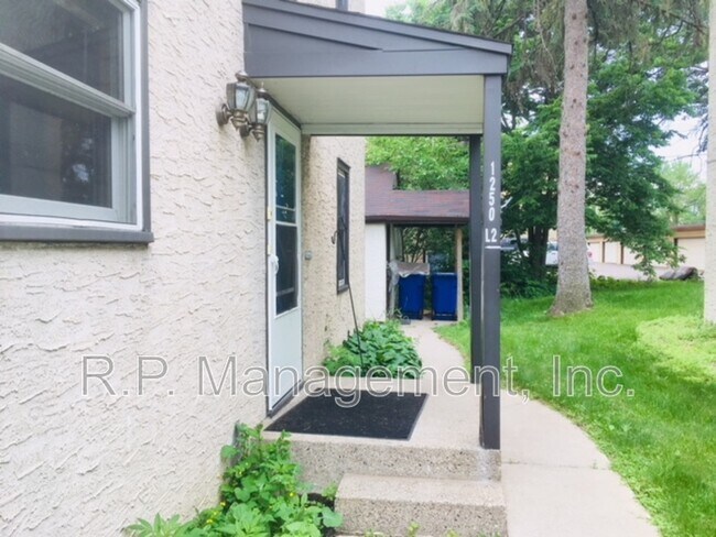 Photo - 1250 Jessamine Ave E Unidad #2