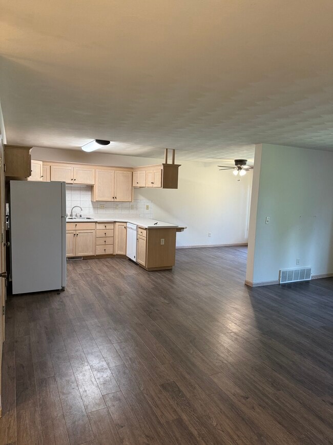 Building Photo - W6867 Sunnyvale Ln
