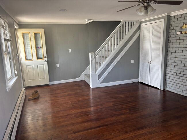 Photo - 17 Tennent Ave