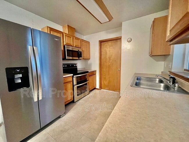 Photo - 450 W Alder Dr