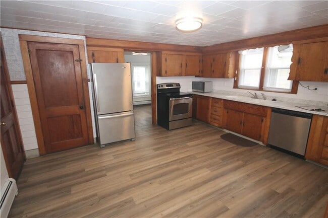 Building Photo - 43 Congregational St Unit 1