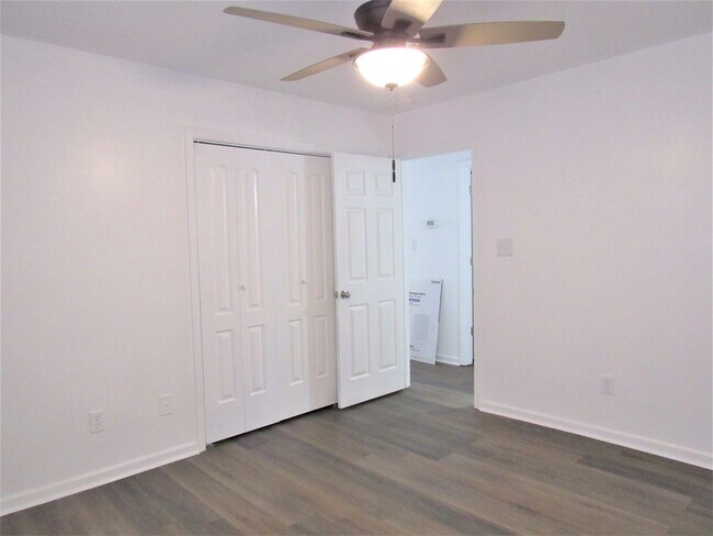 300 Meadowbrook Ln