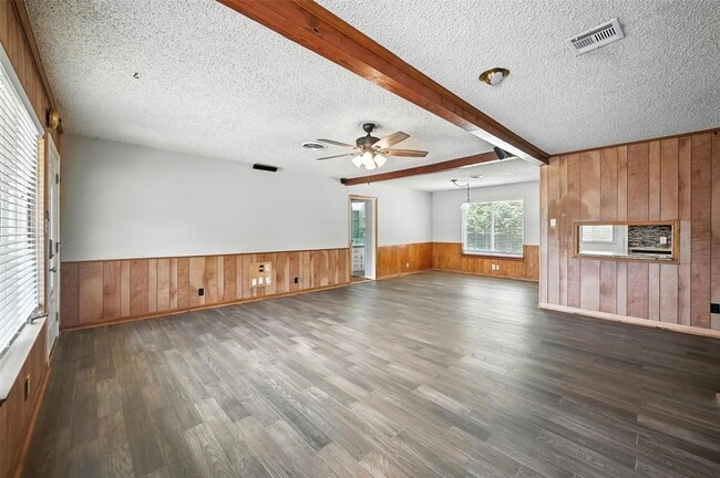 Photo - 302 Young Dr