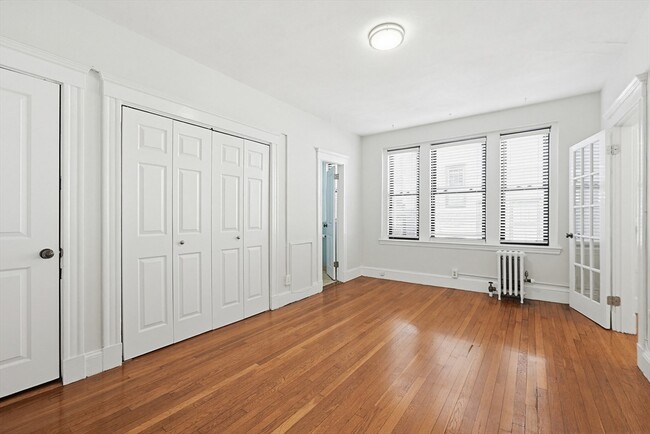 Building Photo - 62 Queensberry St Unit 407