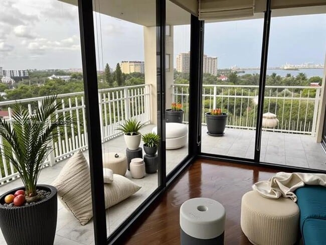 Photo - 1000 NE Quayside Terrace Unidad 1000 Quayside Ter  1009