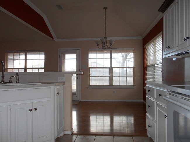 Photo - 6513 91st St