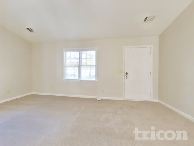 Photo - 3406 Owens Pass NW