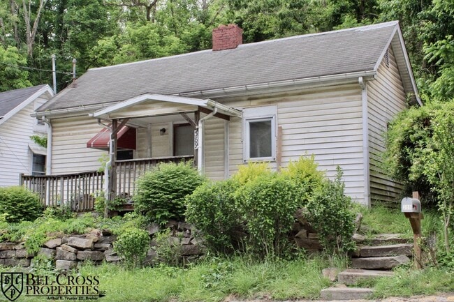 Building Photo - 1 Bed/1 Bath Home steps from the Downtown Campus - Available Now!