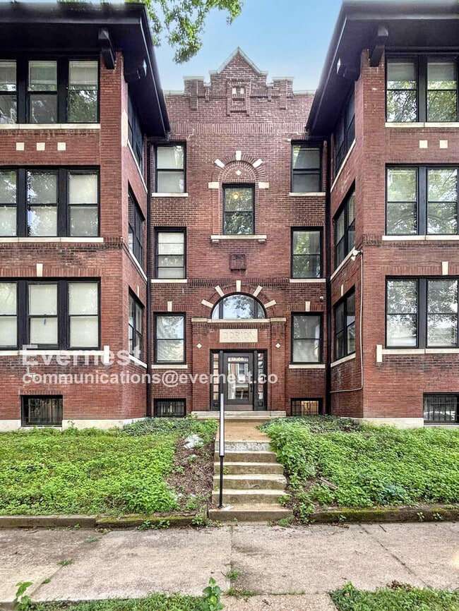 Building Photo - 4166 Russell Blvd Rental
