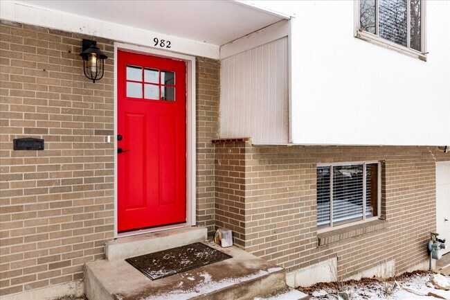 Photo - 982 E Briarwood Cir S