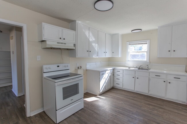 Photo - 1506 Kentucky Way