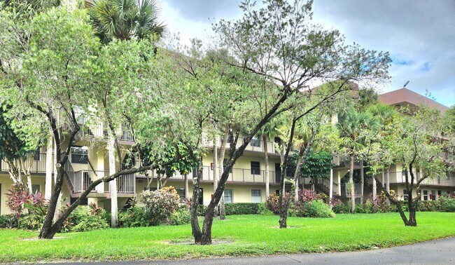 Building Photo - 3301 NW 47th Terrace Unit 403 Rental
