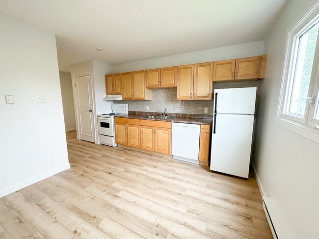 Building Photo - 355 Prince St Unit 6