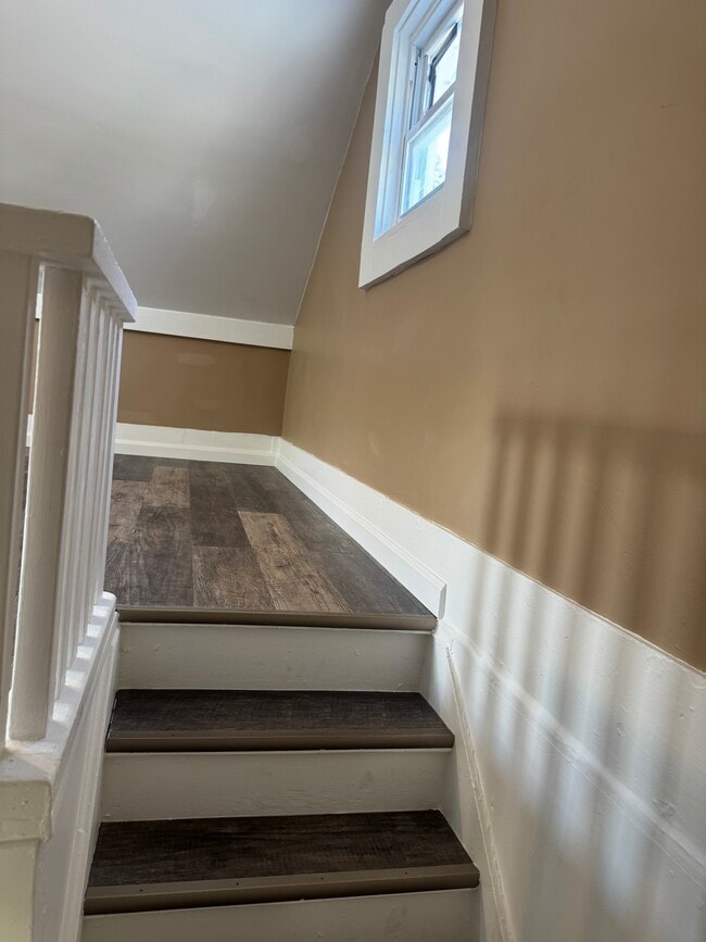 Photo - 76 E 6th St