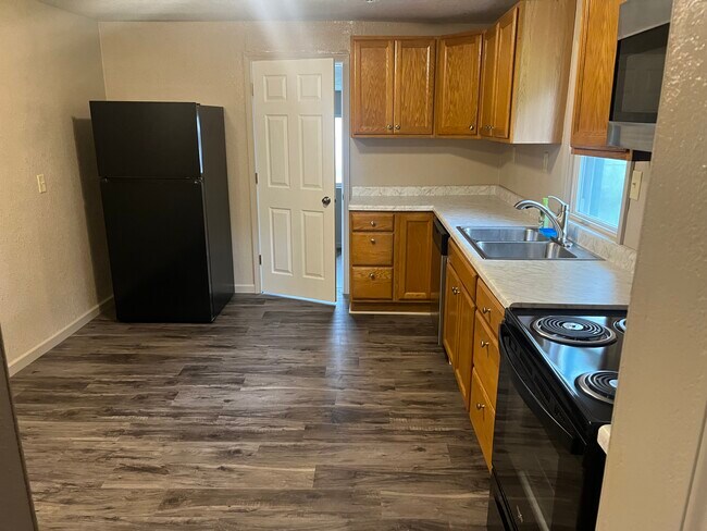 1398 Ayersville Ave