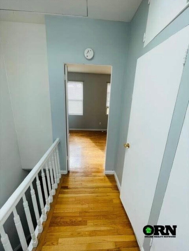 Photo - 59-83-83 Fresh Pond Rd