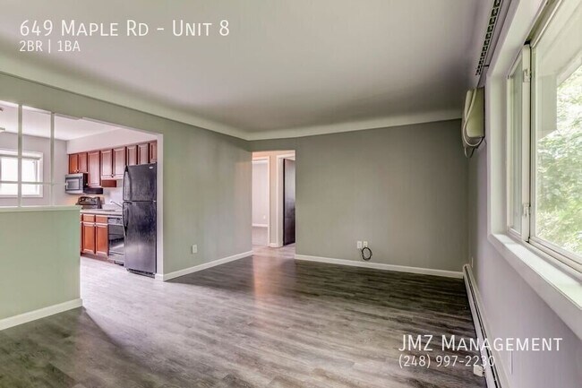 649 W Maple Rd Unidad 8