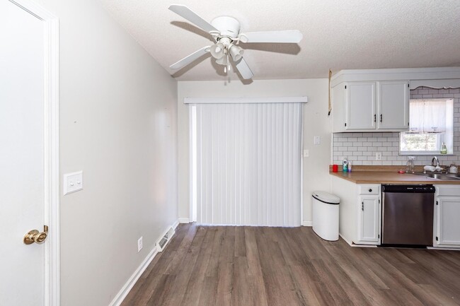 Photo - 444 Academy Rd