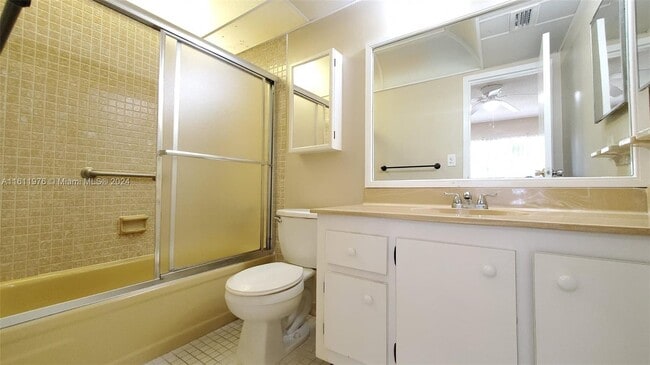 Photo - 1050 Country Club Dr Unit like new