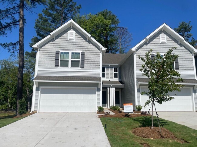 3 Bedroom paired home with 2 car garage mi... - 3 Bedroom paired home with 2 car garage mi...