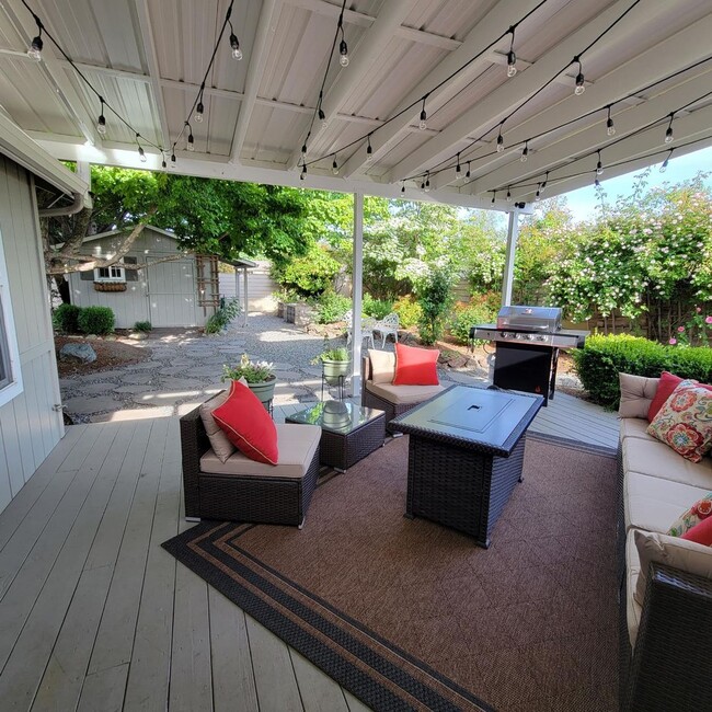 Photo - 3 bed 2 bath Home for Rent in Grants Pass