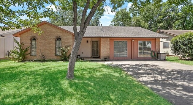 Building Photo - 4611 Cedargrove Dr Rental
