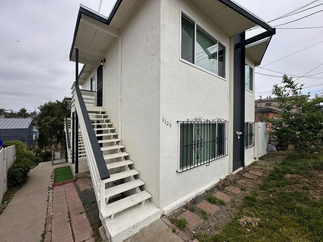 Building Photo - Newly Remodeled - 2 Bedroom/1 Bath...Downs... Unit 4 Rental