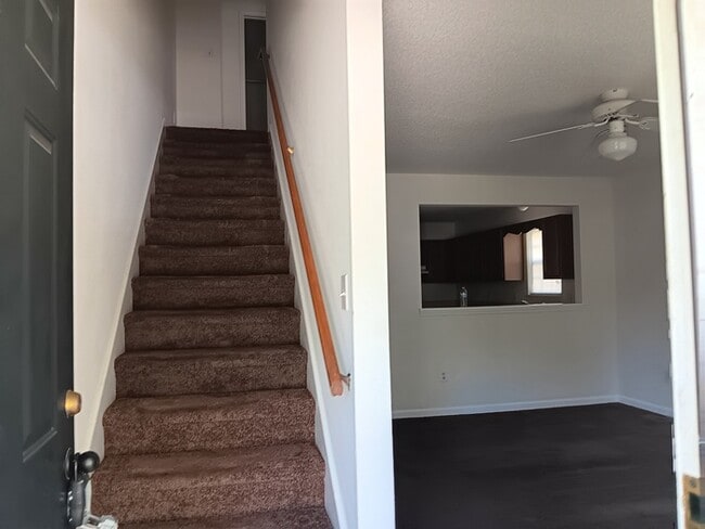 Photo - 743 Treasure Dr SW