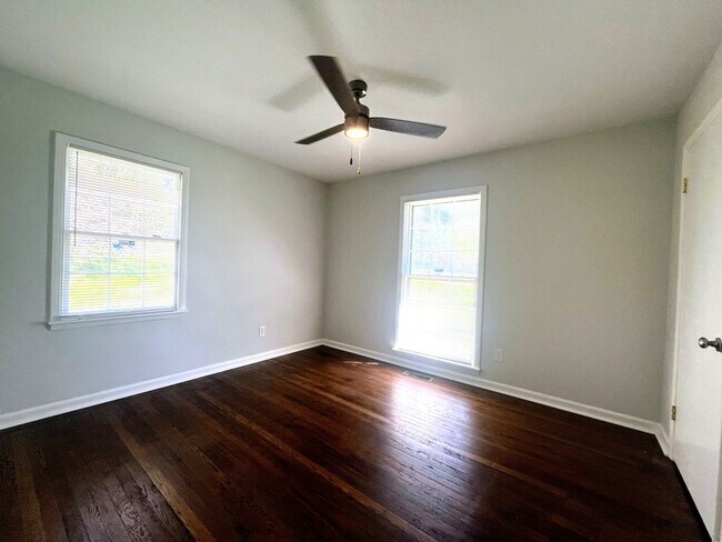 Photo - 2211 Linde St NW