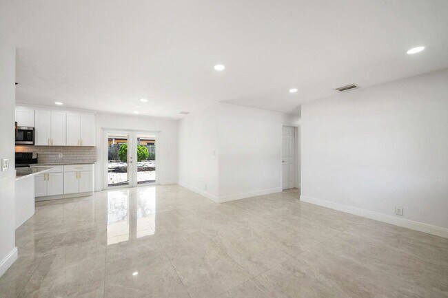 Photo - 2100 N Seacrest Blvd