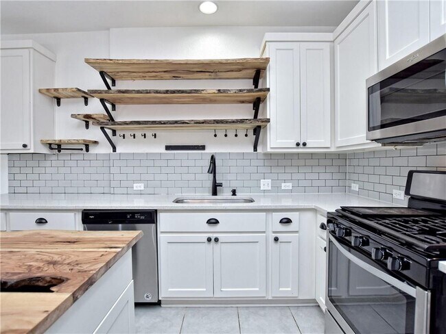 Photo - 1756 Yaupon Grove Ln