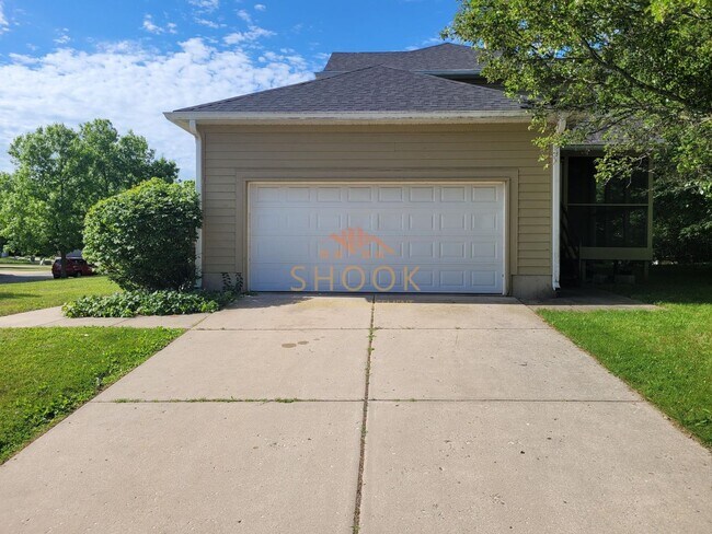 Photo - Large 3 BR Townhome/Condo - Available mid June