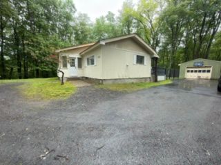 Photo - 130 Whitlock Rd