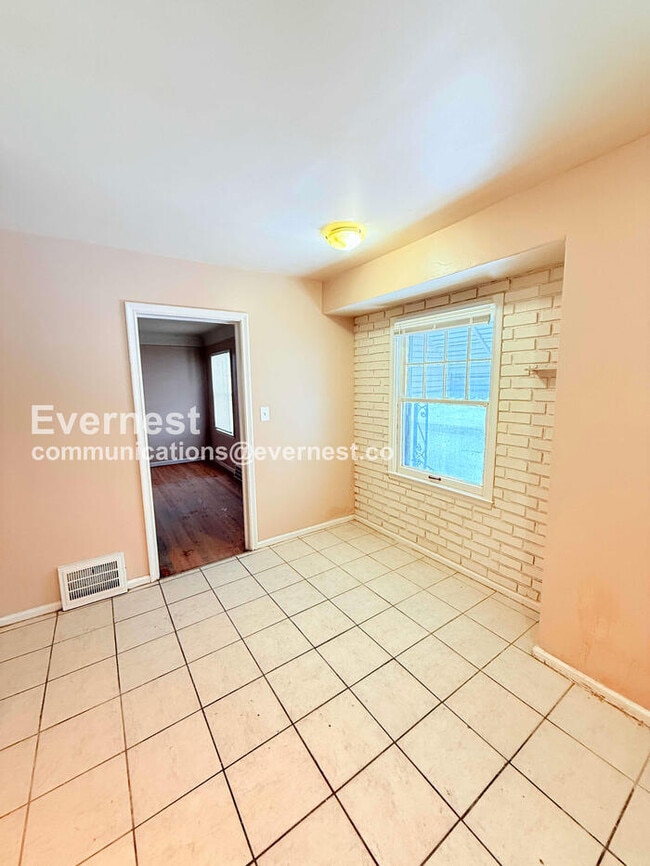 Photo - 8431 Rosemont Ave