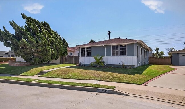 Photo - 2924 W 136th St