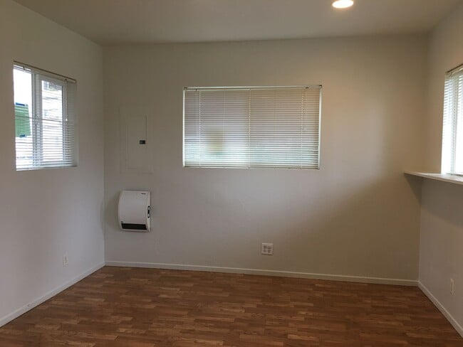Photo - Affordable studio, available now!