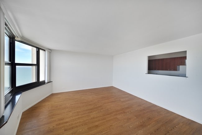 Una habitación, sala de estar/comedor - South Shore Beach Apartments