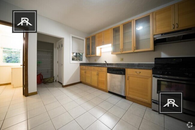 Building Photo - 3 bedroom in Brighton MA 02135 Unit 1 Rental