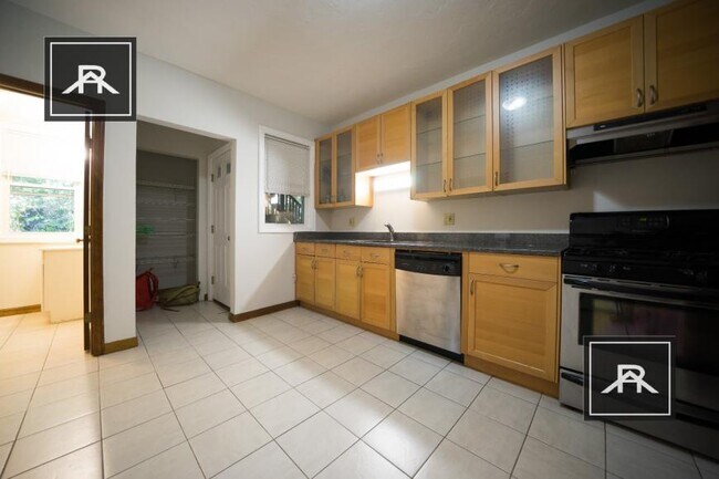 3 bedroom in Brighton MA 02135 - 3 bedroom in Brighton MA 02135 Condo Unit 1
