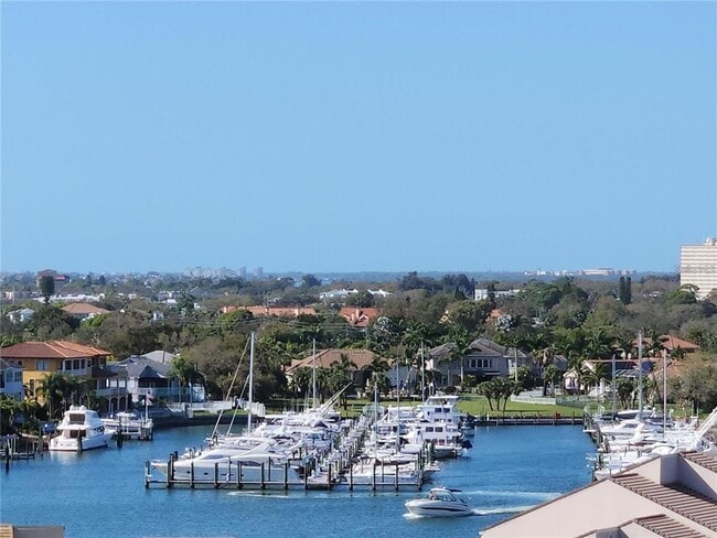 5950 Pelican Bay Plaza S Unidad 505