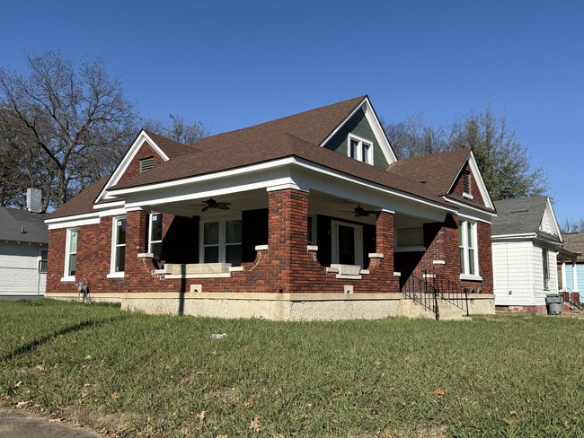 Photo - 1371 Ridgeway St