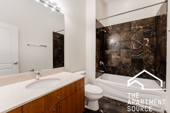 Photo - 1356 W Augusta Blvd Unidad 304