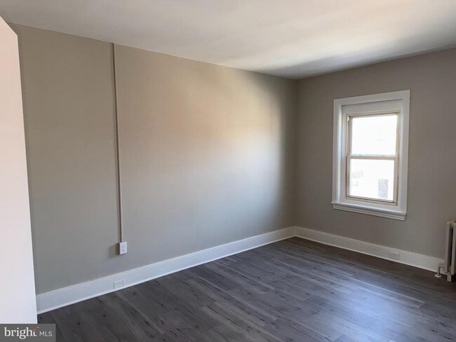 Photo - 706 Chain St