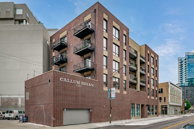 Photo - 680 N Milwaukee Ave
