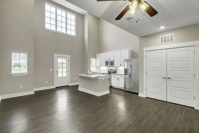 Modern 2BD, 2.5BA Travelers Rest Gem with Small Loft