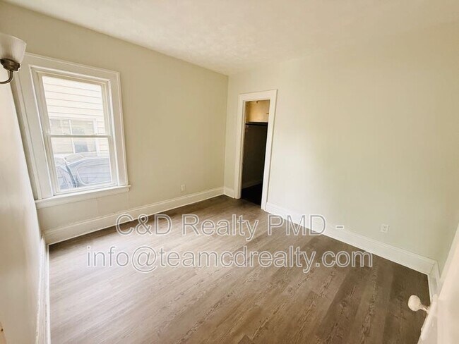 Photo - 9302 Rosewood Ave