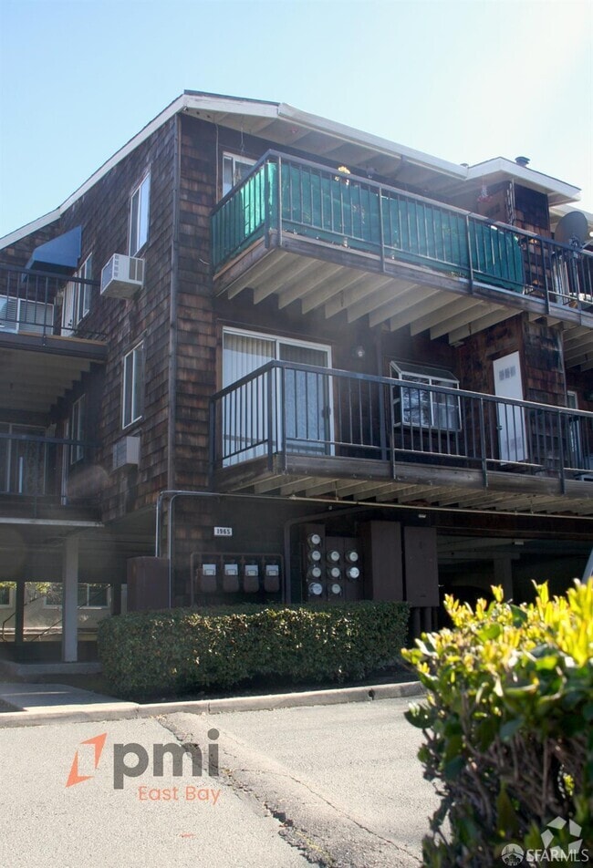 Building Photo - 1965 Bonifacio St Rental