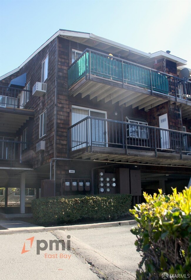 Photo - 1965 Bonifacio St Condo